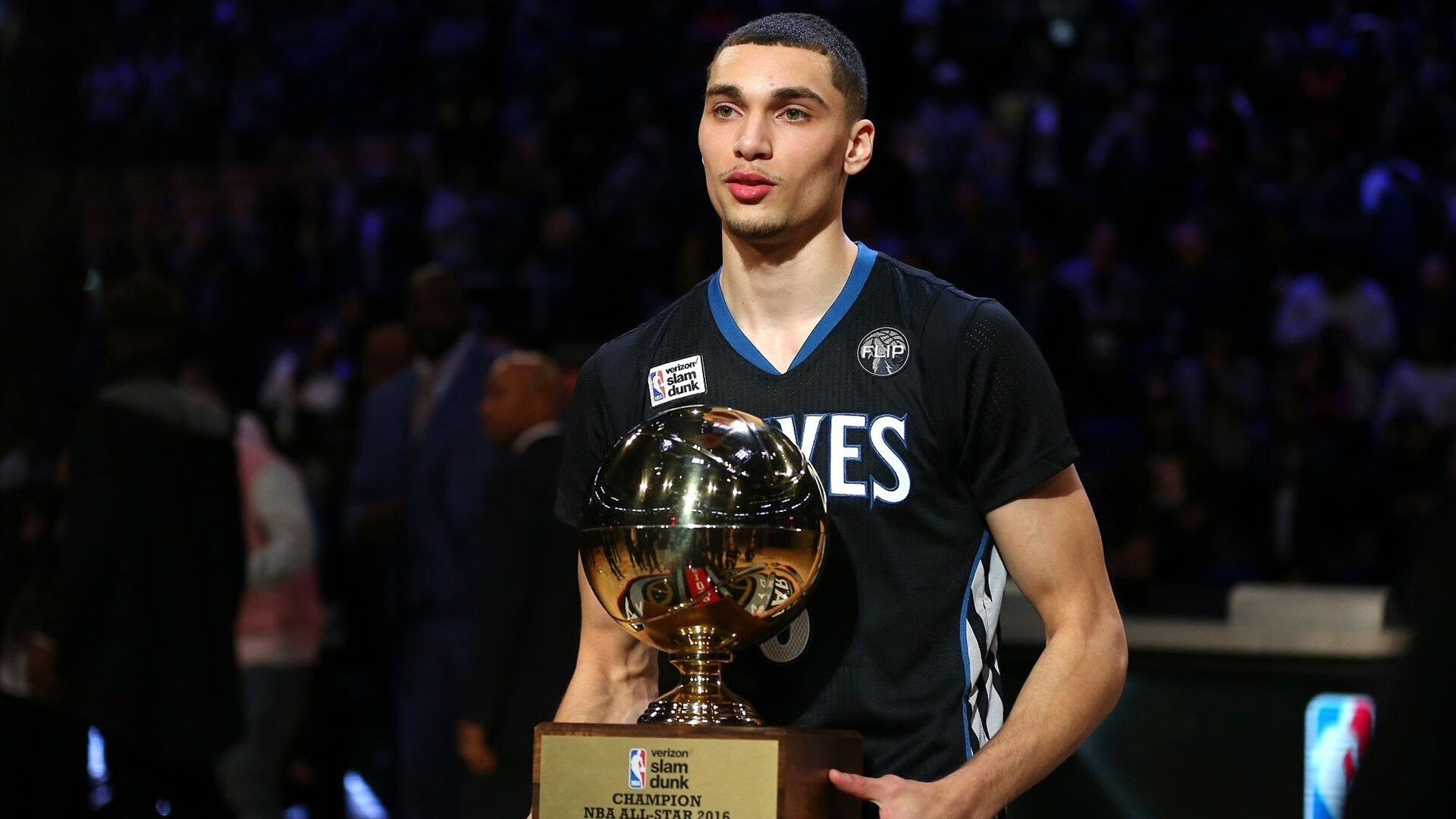 2025杭州马拉松:三万跑者竞逐“最美赛道”